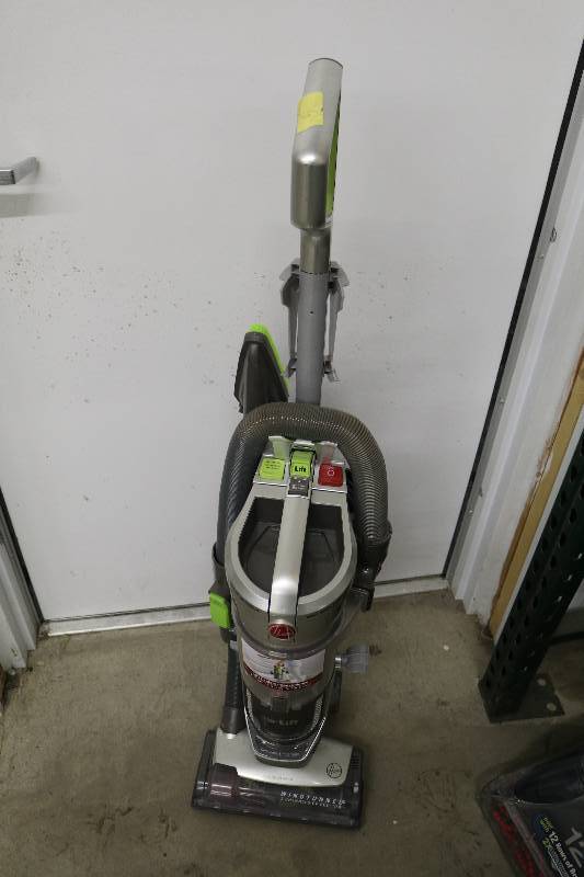 lot 116 image: Hoover Windtunnel Vacuum