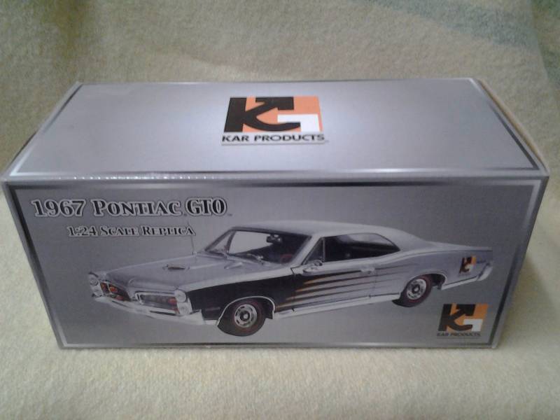 lot 9 image: KAR Products 124 Scale 1967 Pontiac GTO Replica Bank