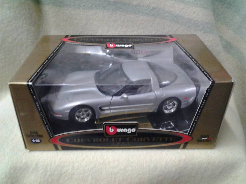 lot 11 image: BBurago Gold Edition (Made In Italy) Die Cast 1997 Chevrolet Corvette