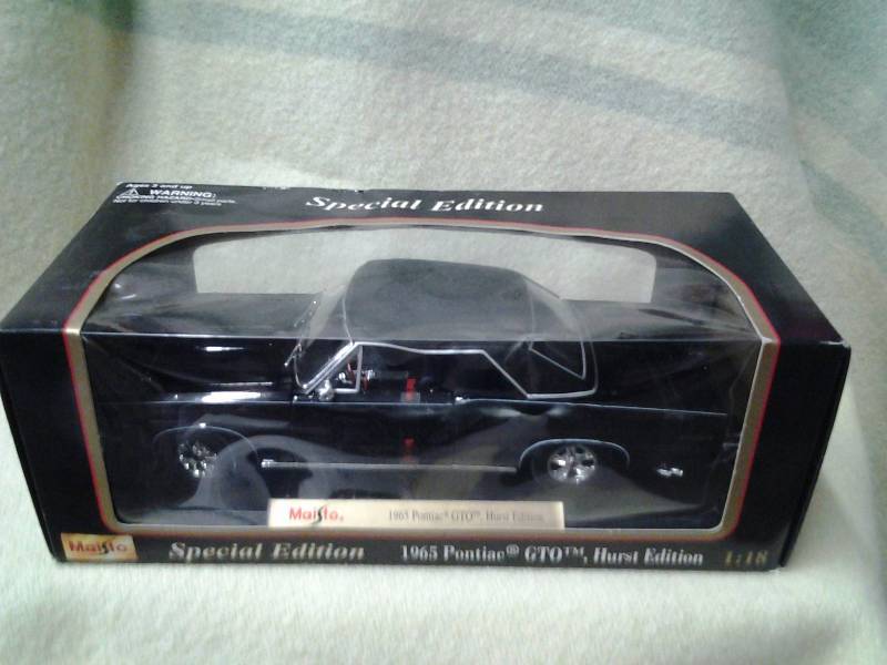 lot 17 image: Maisto Special Edition Metal Die Cast 118 Scale 1965 Pontiac GTO, Hurst Edition
