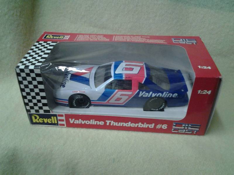 lot 20 image: Revell 124 Scale Die Cast Valvoline #6