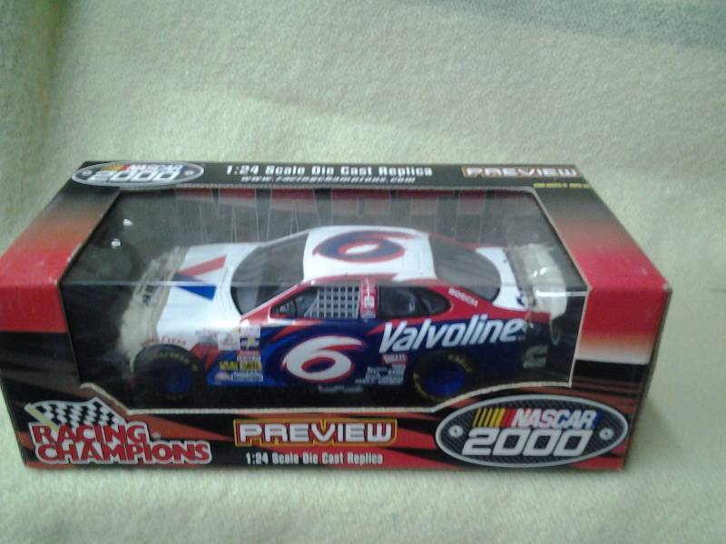 lot 22 image: Racing Champions 124 Scale Die Cast Replica Preview NASCAR 2000