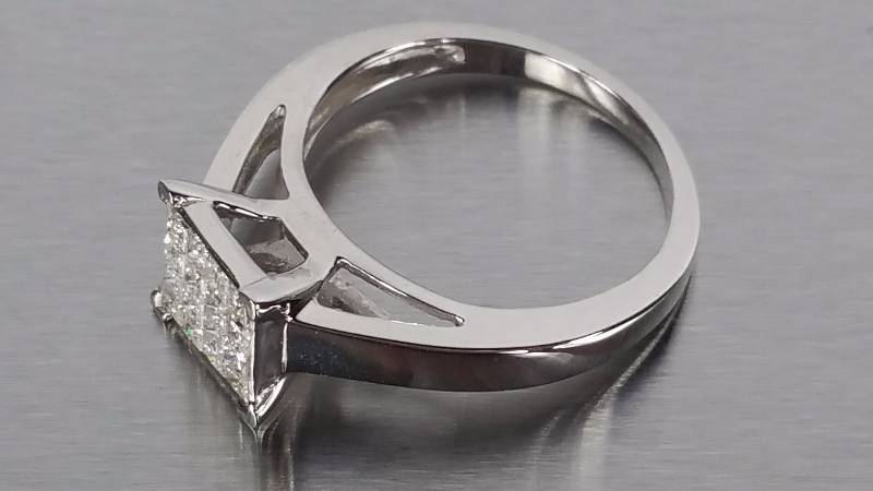 lot 1 image: Diamond Ring