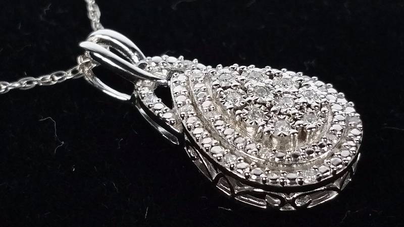 lot 2 image: Diamond Necklace