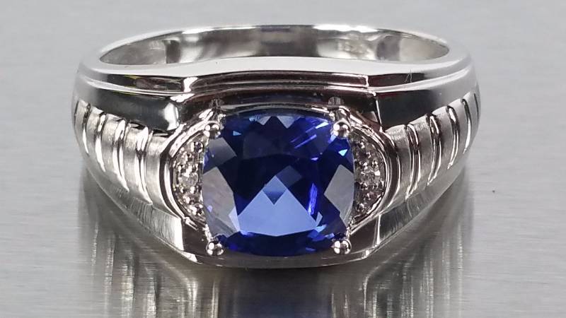 lot 5C image: Mens Sapphire and Diamond Ring in White Gold