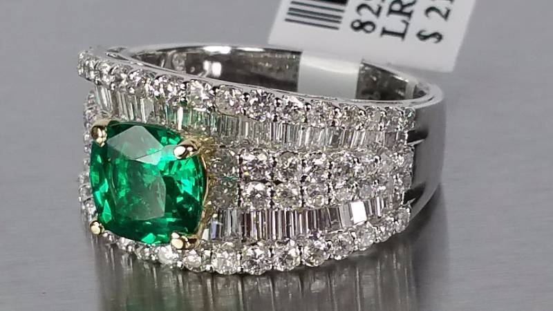 lot 5E image: Emerald and Diamond Ring in 14kt Gold - $21,320 Appraisal