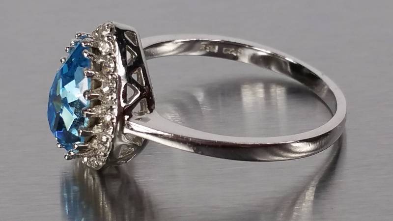 lot 6 image: Blue Topaz Ring