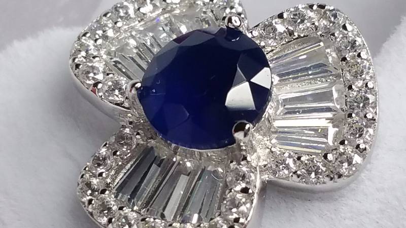 lot 7 image: Sapphire Earrings