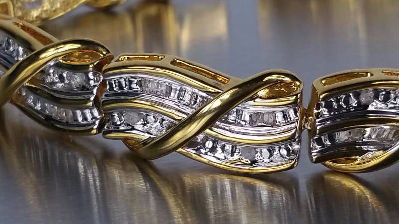 lot 11 image: Rolex Style Diamond Bracelet