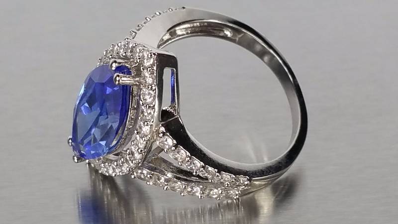 lot 13 image: Tanzanite Ring