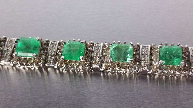 lot 15A image: Emerald and Diamond 14k Gold Bracelet - $47,250 Retail Price