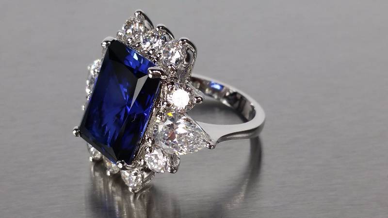lot 25B image: Sapphire Ring
