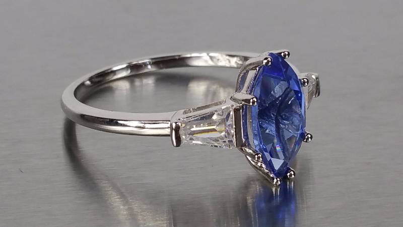 lot 27 image: Tanzanite Ring