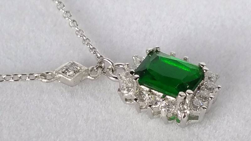 lot 30E image: Emerald Necklace