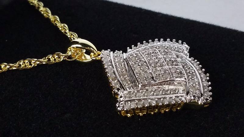 lot 33 image: Diamond Necklace