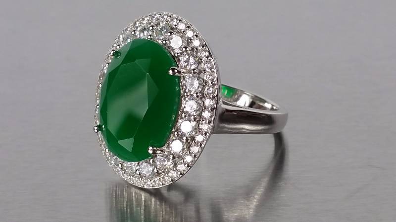 lot 35 image: Emerald Ring