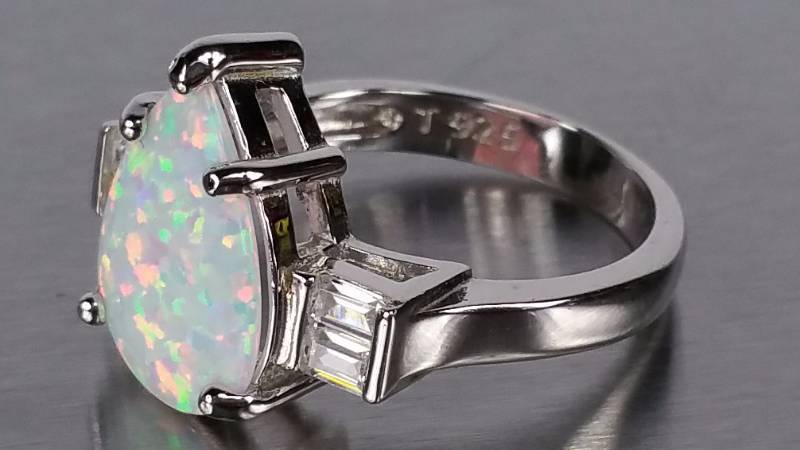 lot 35C image: Opal Ring