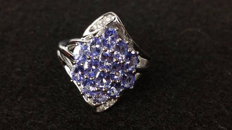 lot 40B image: Tanzanite and Diamond Ring