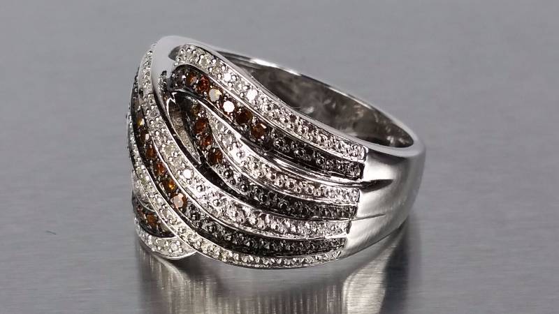 lot 40E image: Red and White Diamond Ring
