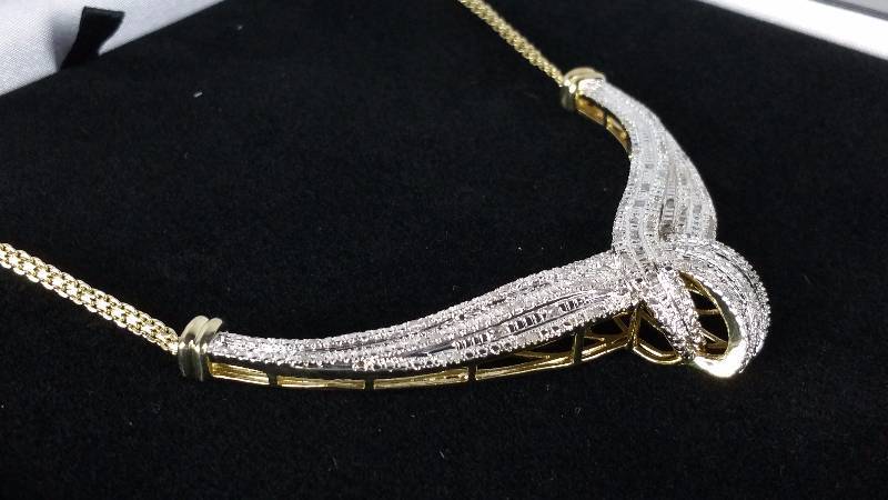 lot 41 image: Diamond Necklace