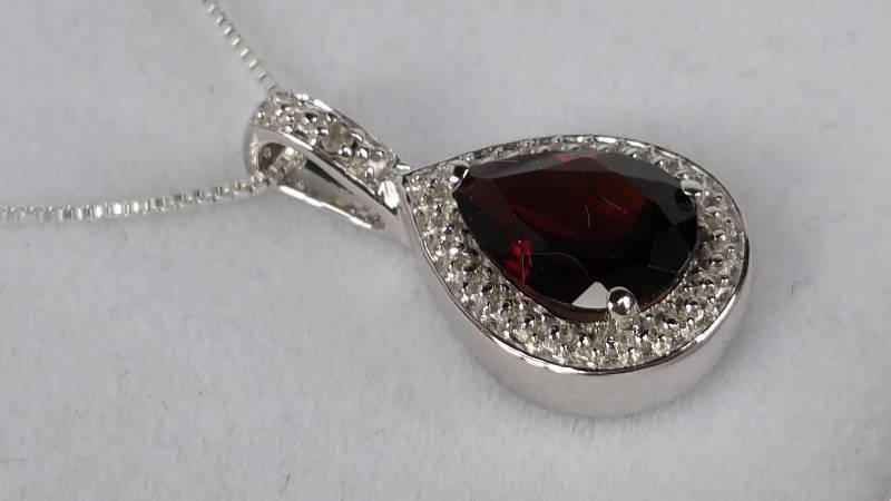 lot 48 image: Garnet and Diamond Necklace