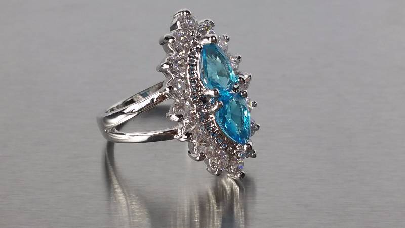 lot 52 image: Blue Topaz Ring