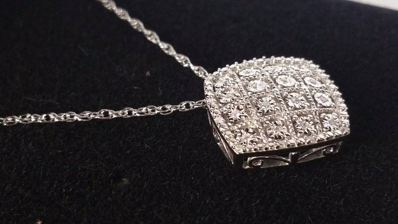lot 56 image: Diamond Necklace