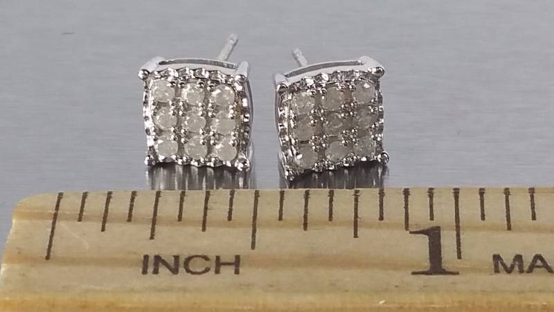 lot 57 image: Diamond Earrings