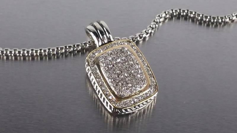 lot 60D image: White Sapphire Necklace