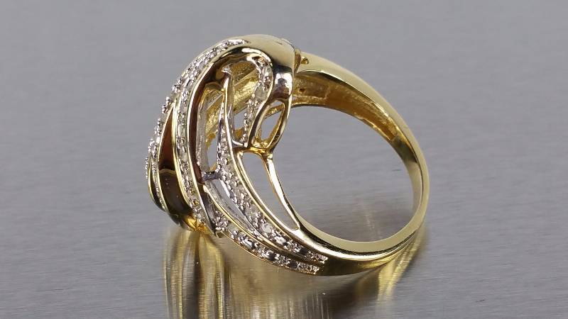 lot 71 image: Diamond Ring