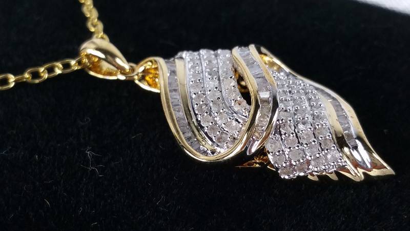 lot 73 image: Diamond Necklace