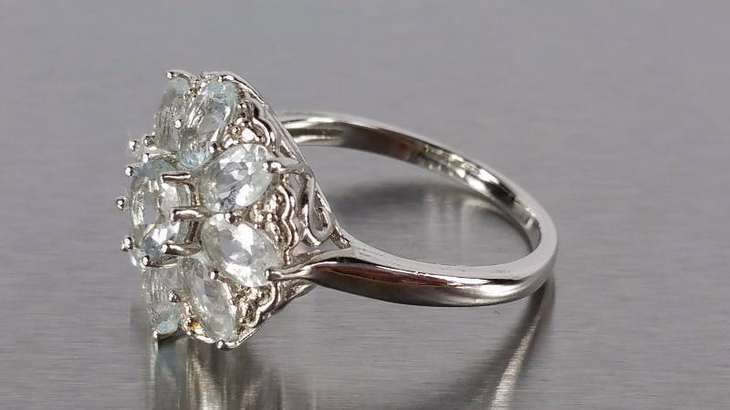 lot 77 image: Aquamarine Ring