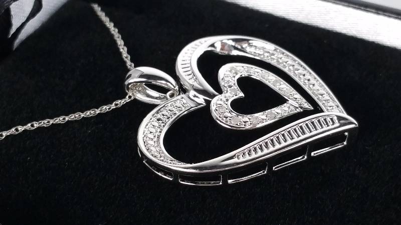 lot 83 image: Diamond Necklace