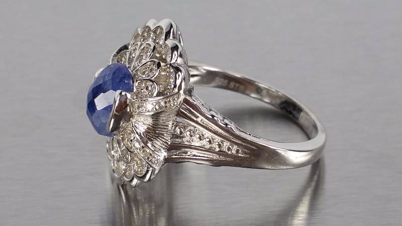 lot 87 image: Tanzanite Ring