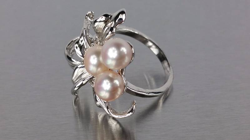 lot 92 image: Pearl Ring