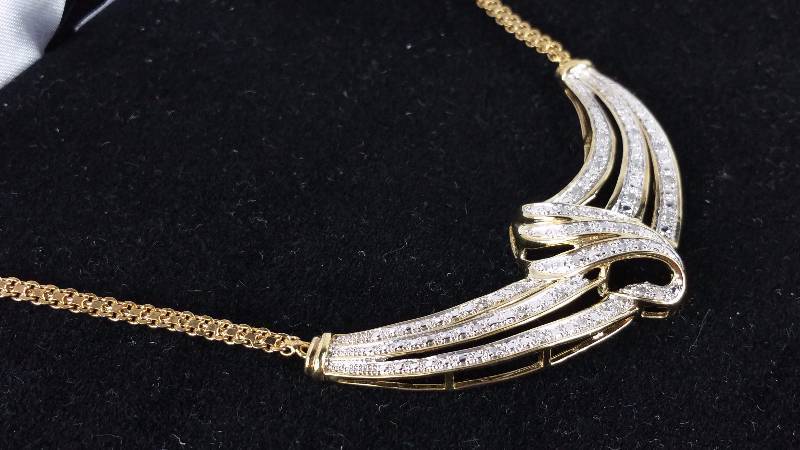 lot 95 image: Diamond Necklace