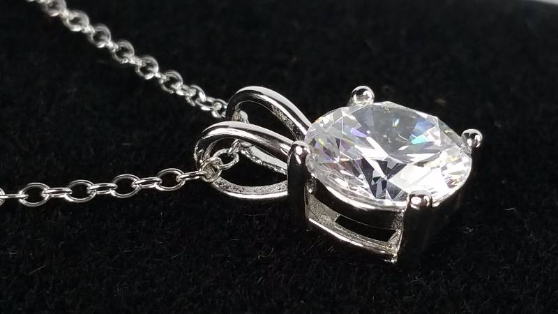 lot 101 image: White Sapphire Necklace
