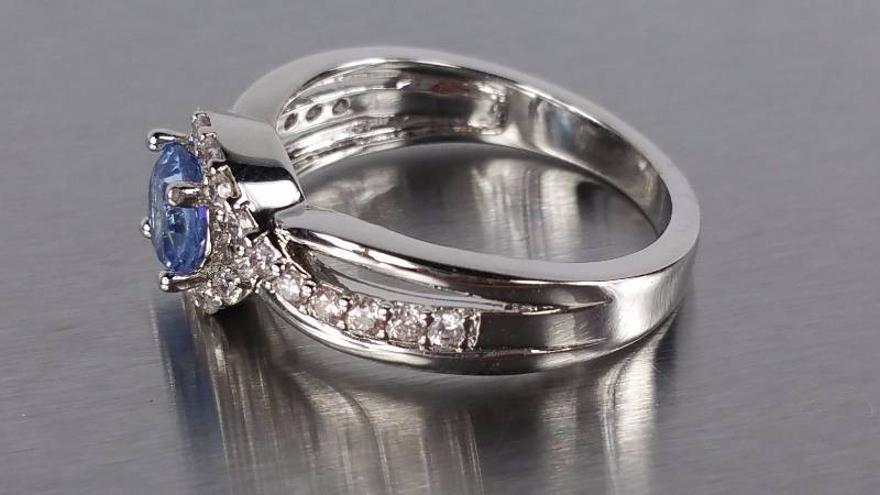 lot 105 image: Tanzanite Ring