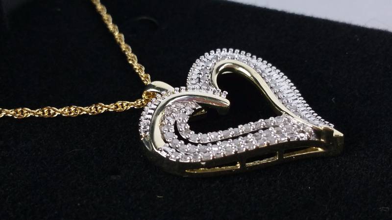 lot 110 image: Diamond Heart Necklace
