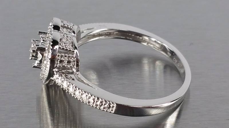 lot 120 image: Diamond Ring