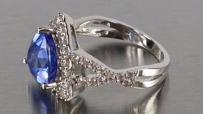 lot 124 image: Tanzanite Ring