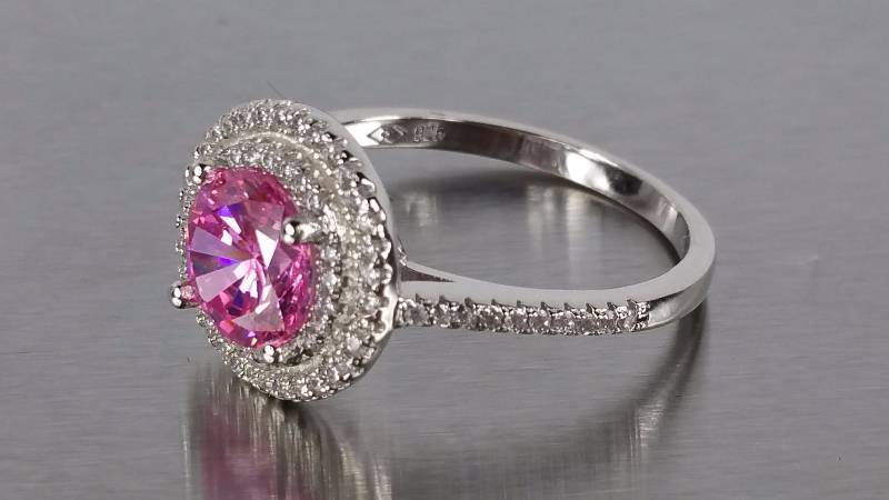 lot 126 image: Pink Sapphire Ring