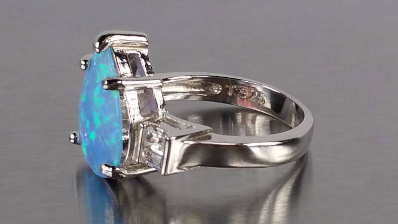 lot 131 image: Blue Opal Ring