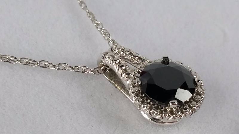 lot 133 image: Garnet and Diamond Necklace