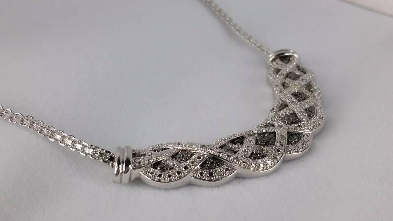 lot 136 image: Black and White Diamond Necklace