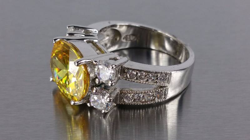 lot 147 image: Yellow Sapphire Ring