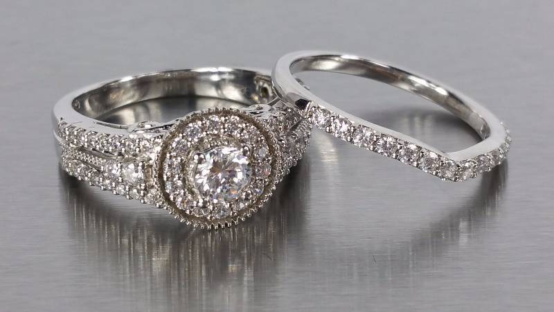 lot 154 image: White Topaz Wedding Ring Set