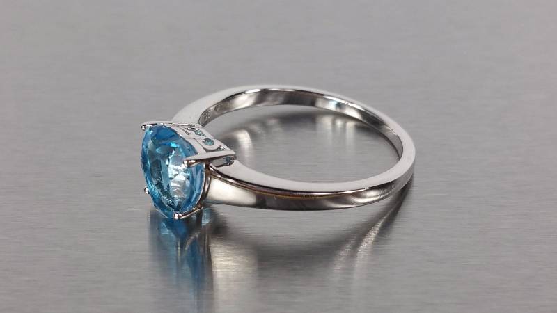 lot 155 image: Blue Topaz Ring