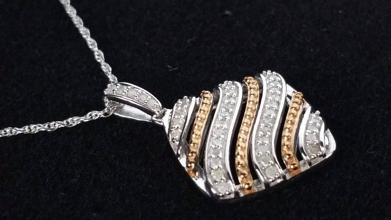 lot 164 image: Diamond Necklace