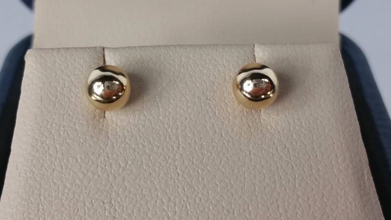 lot 162 image: 14kt Gold Earrings